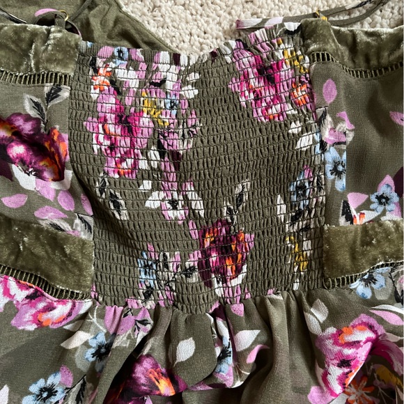 White House Black Market Handkerchief Floral Olive Velvet trim Dress Sz 10 - Picture 15 of 15